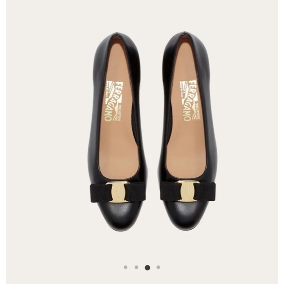 Salvatore Ferragamo Vara Ribbon Round Toe Pumps Black Leather Heels Sz 7.5 NEW - Picture 1 of 15